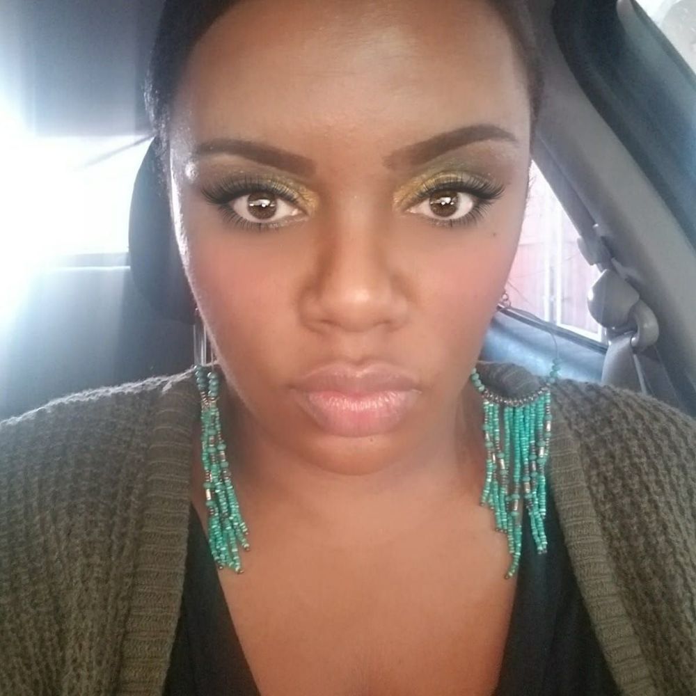 Meet your Posher, Monique